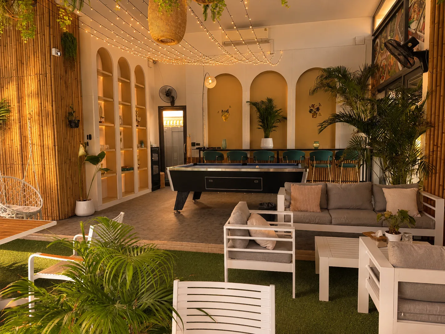 THE LOUNGE