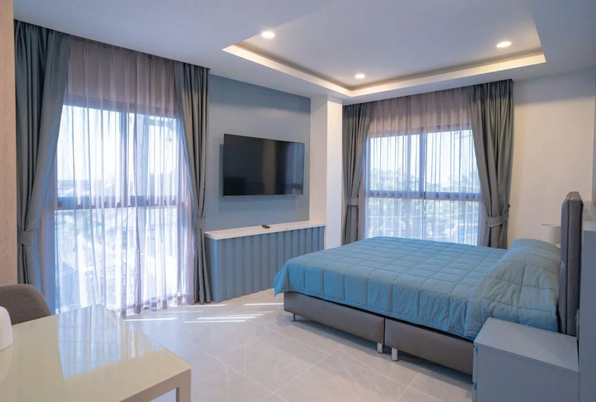 ROOMS · HEADER